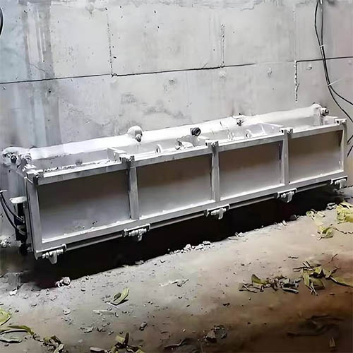 液压水利冲洗拍门结构